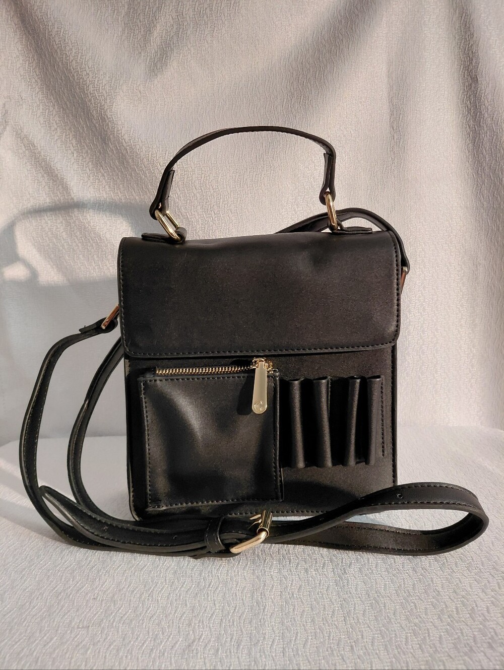 Guess Classic Black Crossbody Satchel Bag. Adjustable Strap. NWT
